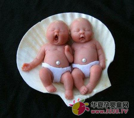 世界上最小的婴儿，双胞胎吗？